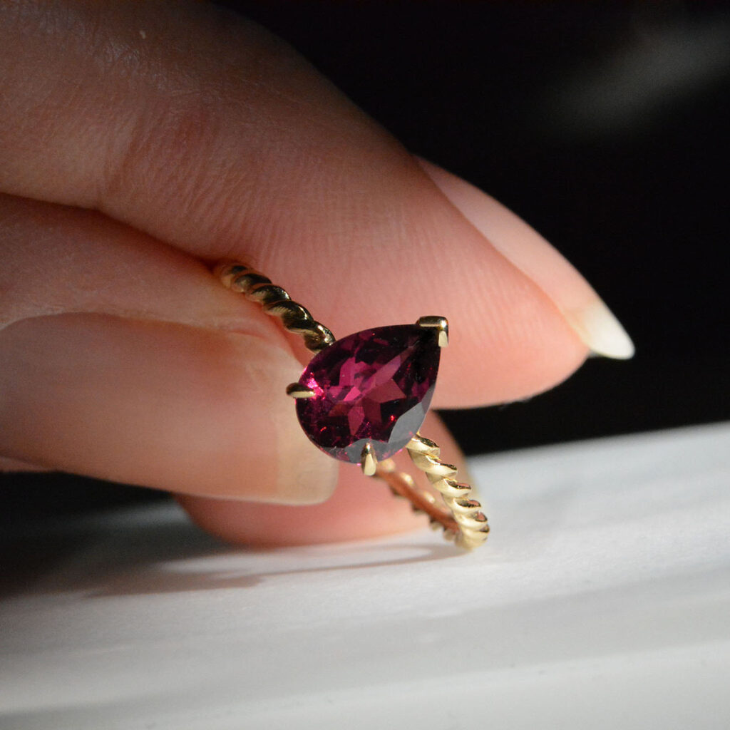 Bague Margot Grenat Rhodolite Or jaune torsadée